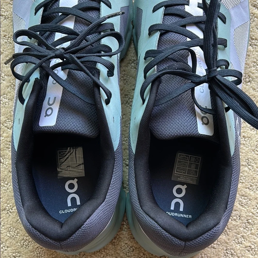 Cloud runner Like New On Running Sneakers in Gray and Black - Picture 3 of 8